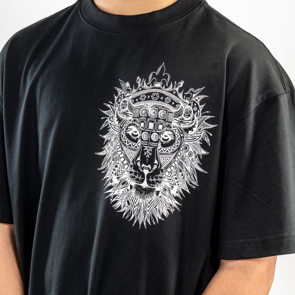 Close up of front print ROAR lion king regal t-shirt